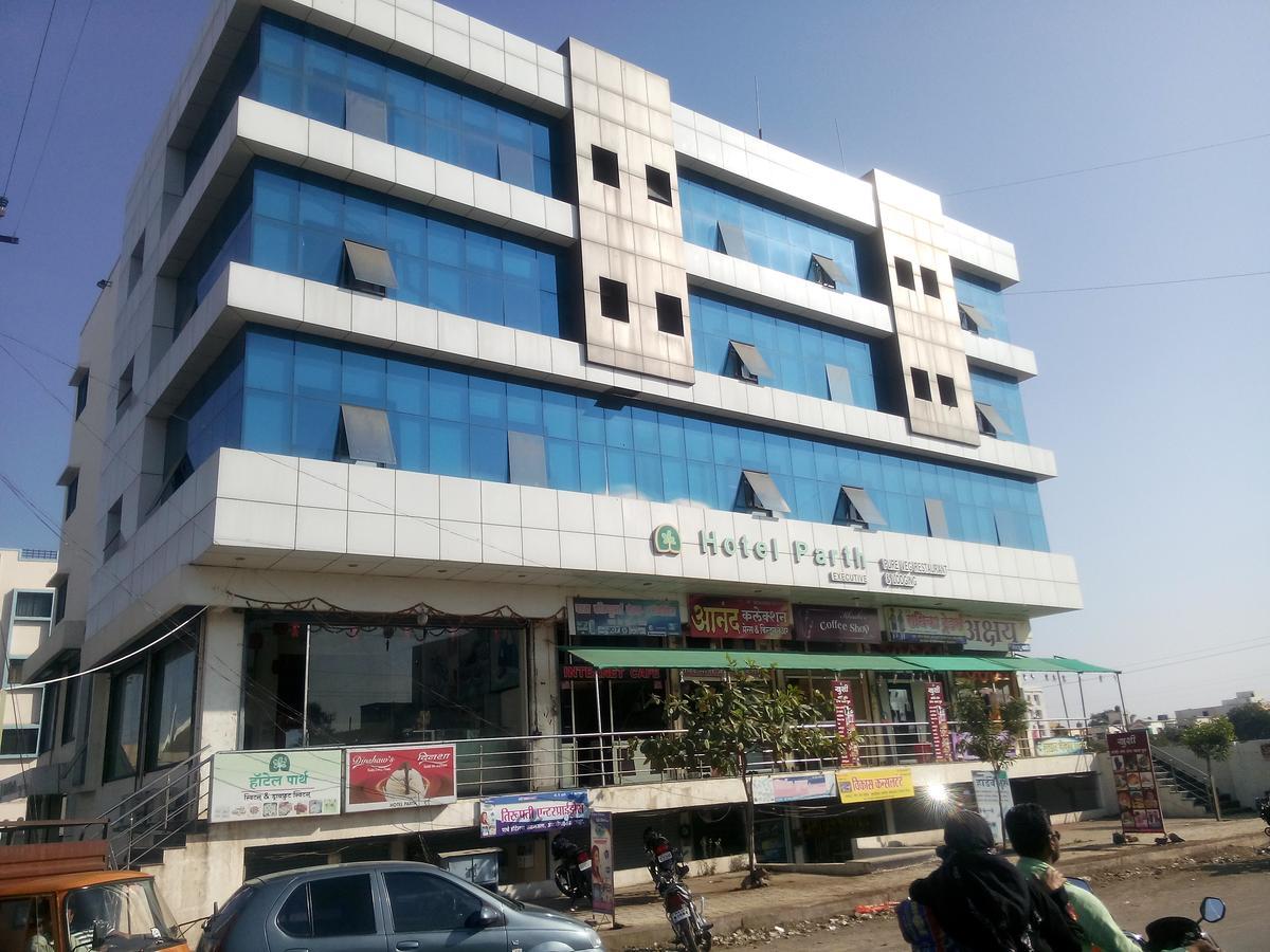 Hotel Parth Executive Lātūr Εξωτερικό φωτογραφία