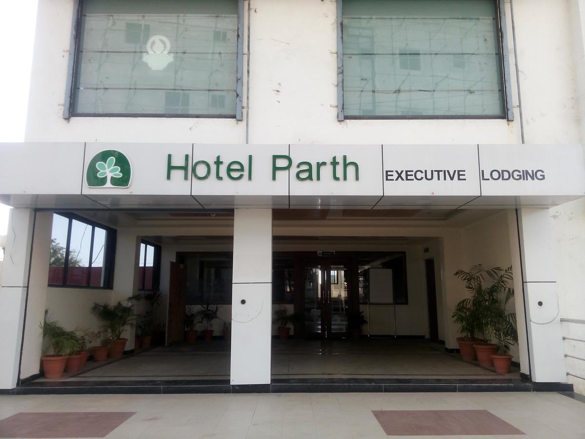 Hotel Parth Executive Lātūr Εξωτερικό φωτογραφία