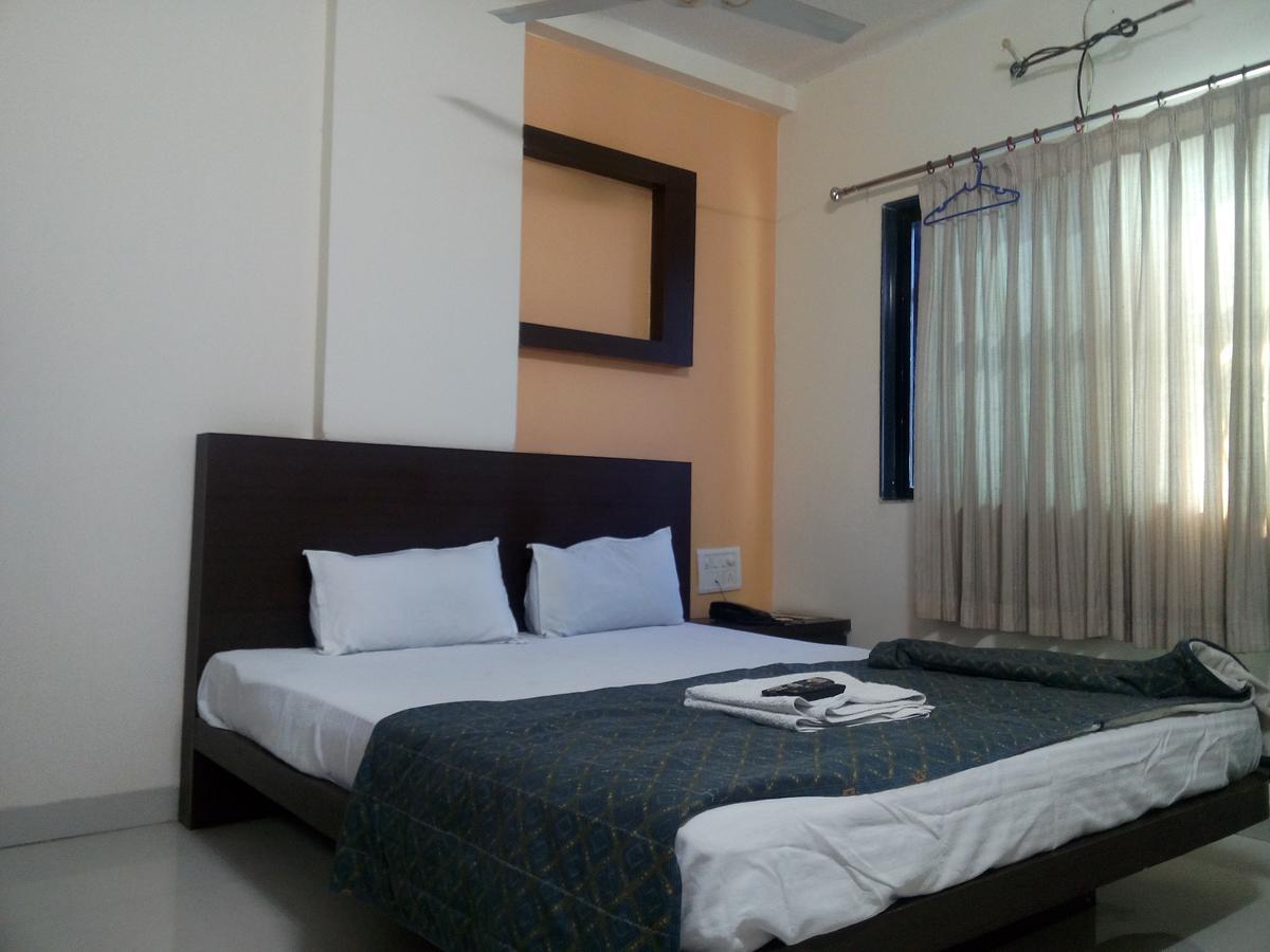 Hotel Parth Executive Lātūr Εξωτερικό φωτογραφία