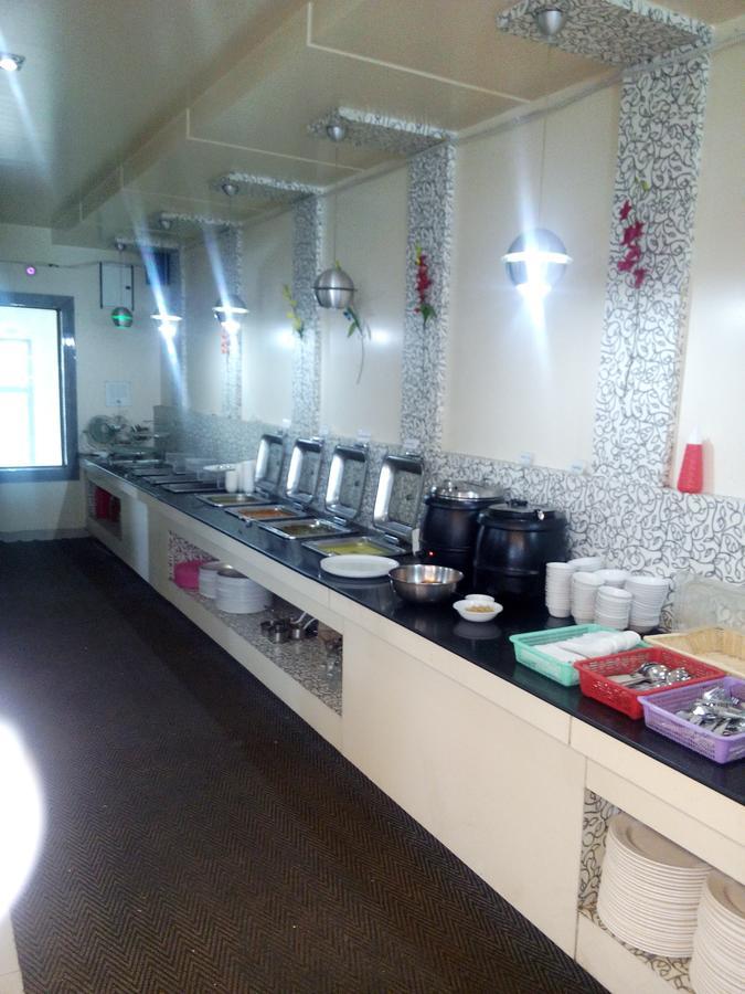 Hotel Parth Executive Lātūr Εξωτερικό φωτογραφία