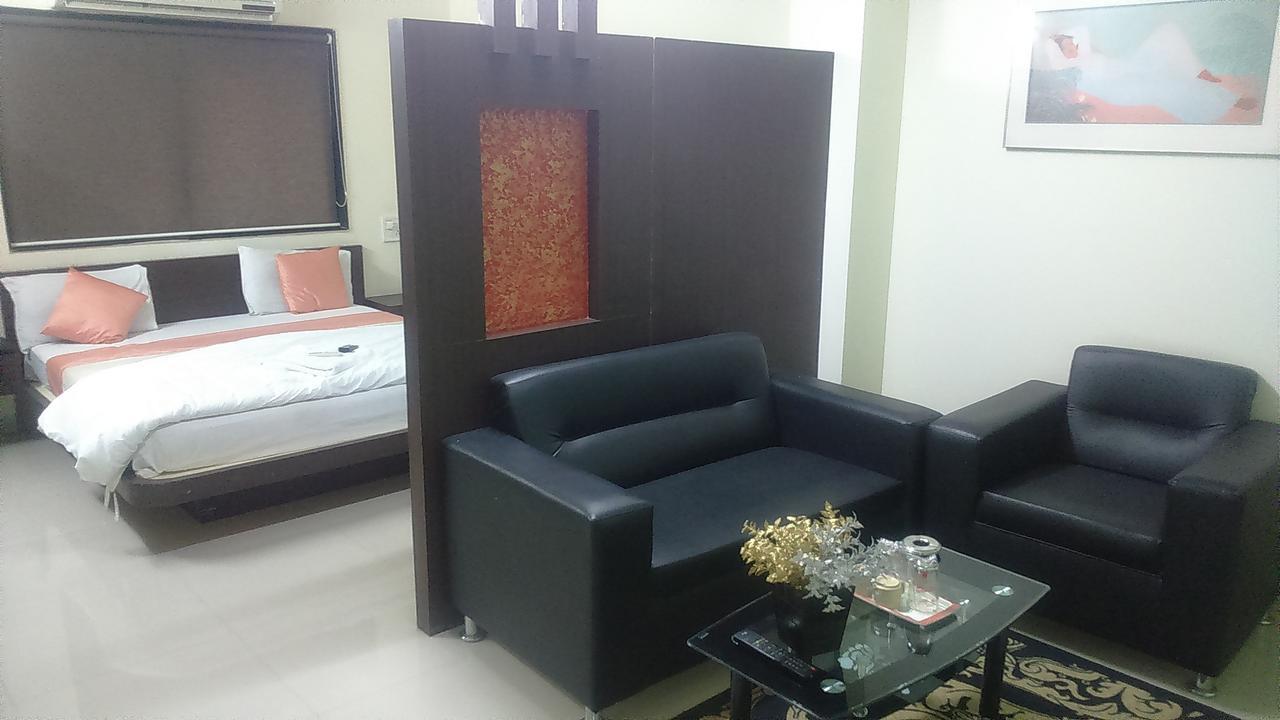 Hotel Parth Executive Lātūr Εξωτερικό φωτογραφία