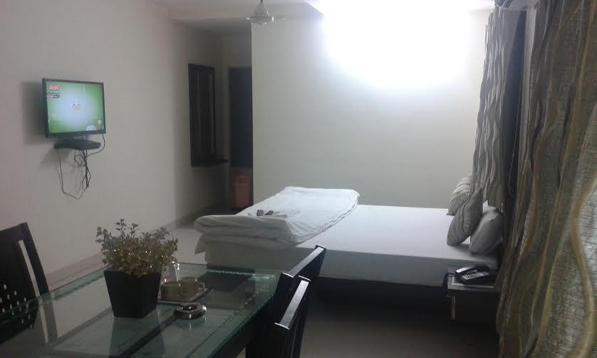 Hotel Parth Executive Lātūr Εξωτερικό φωτογραφία