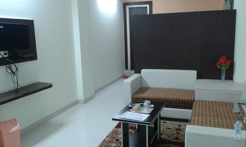 Hotel Parth Executive Lātūr Εξωτερικό φωτογραφία